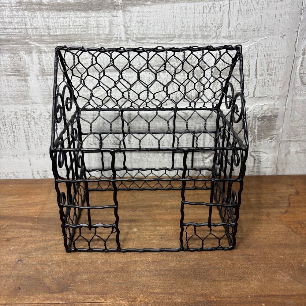 Decorative Metal Wire House / Organizer